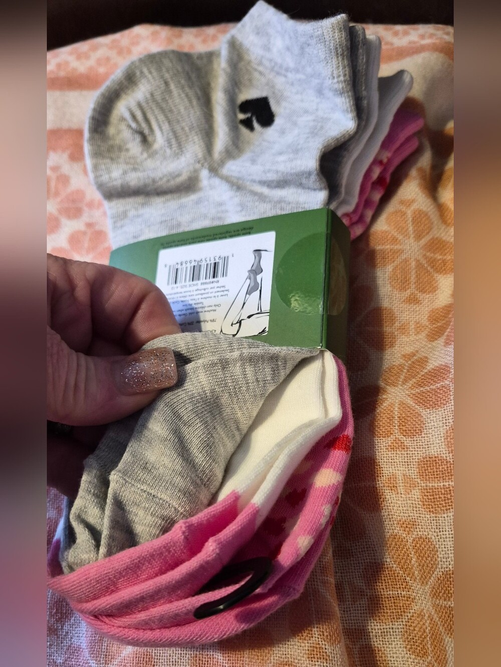 NWT π©· KATE SPADE π©· CREW SOCK π§¦choose a 3 PACK π§ super cute designs! π $30 R - Picture 11 of 14